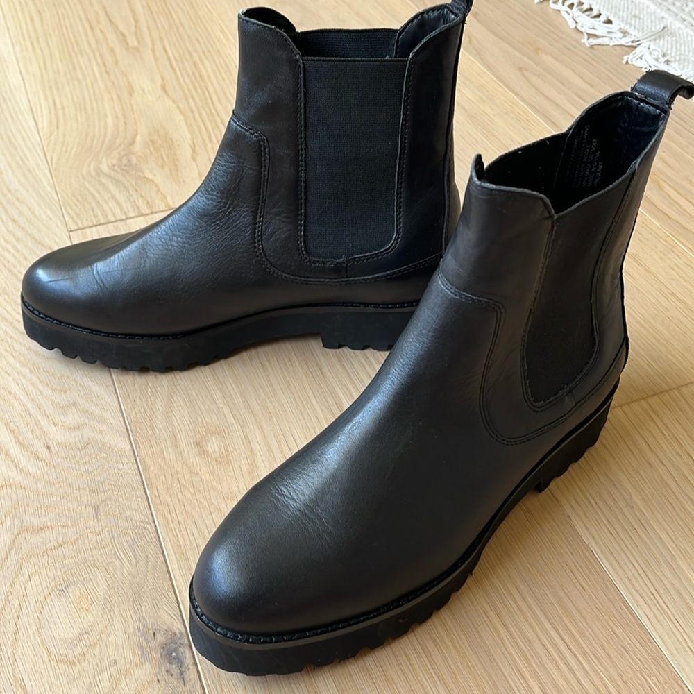 Andre Assous Pacey Chelsea ankle boots